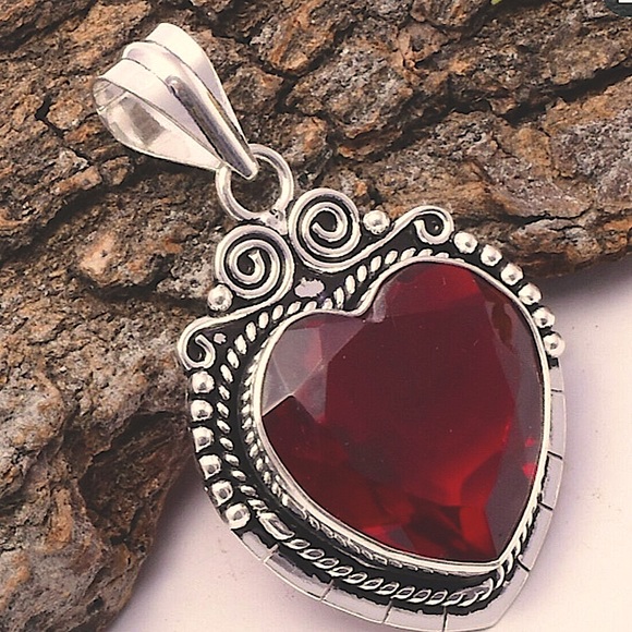 Crystal red heat full of love pendant necklace ❤️ - Picture 4 of 4